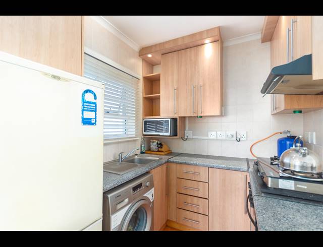 1 BEDROOM APARTMENT FOR SALE IN BURGUNDY ESTATE